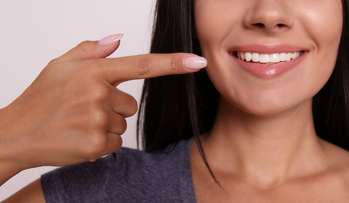 Ez a Házi Fogkrém Durván Kifehéríti a Fogakat és Megszünteti az Ínyproblémákat