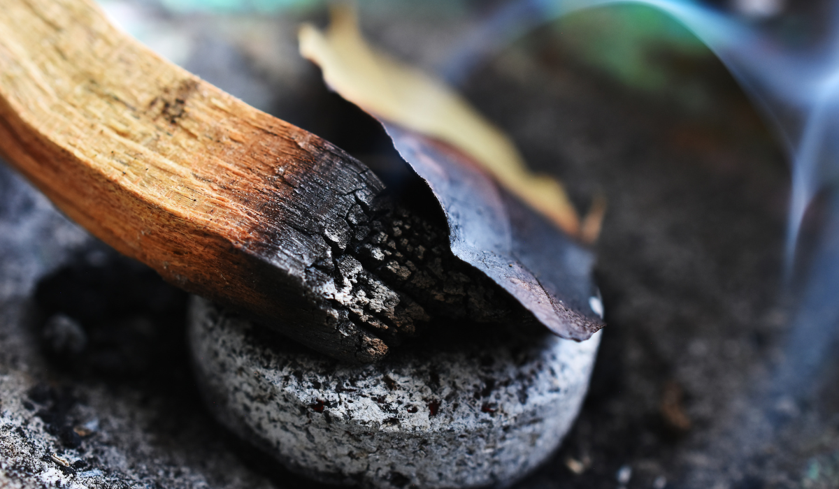 Te Próbáltad Már? Ha Babérlevelet Égetsz a Lakásban, Meglepő Dolog Történik