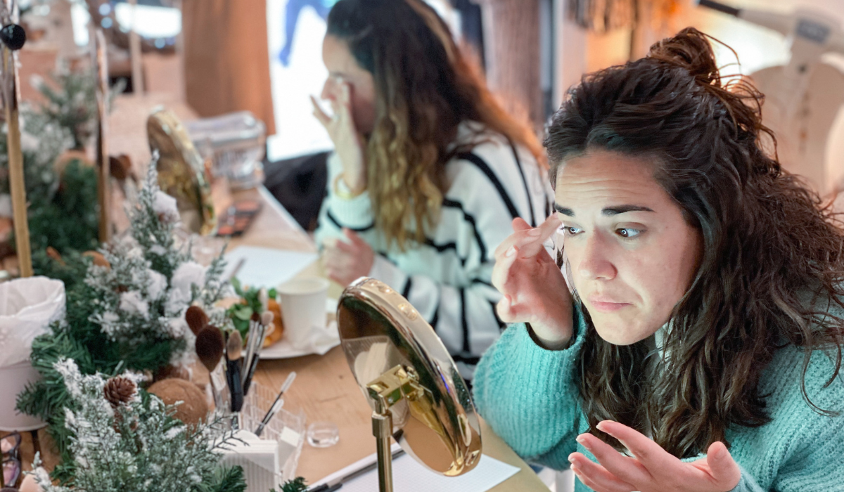 Egyedi ünnepi smink készítése, amivel kitűnhetsz a tömegből! A híres sminkmestertől